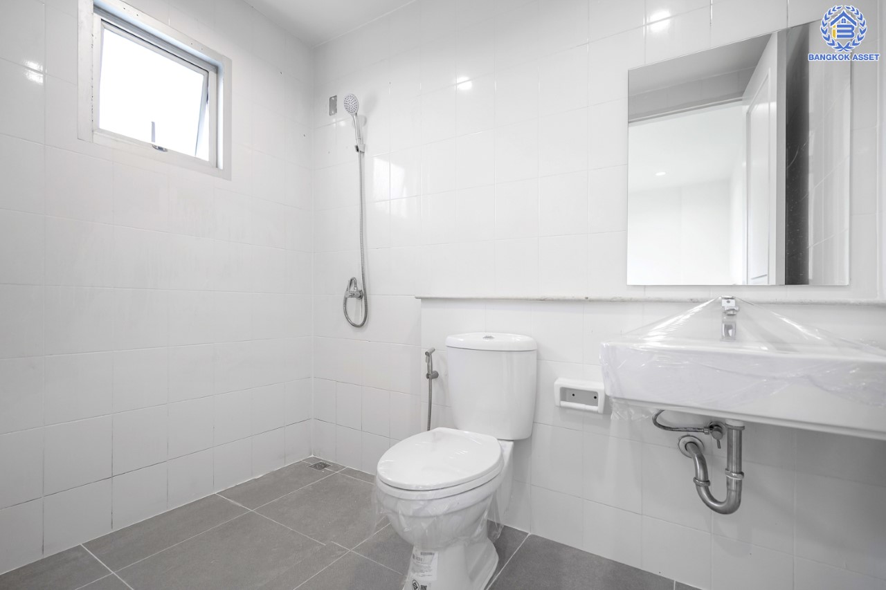 บ้านมือสองตกแต่งใหม่ ม.พลัสซิตี้พาร์ค เกษตร-งามวงศ์วาน ทาวน์โฮม 3 ชั้น ตอบโจทย์ทุกการอยู่อาศัย เนื้อที่ 23.4 ตร.ว. ฟังก์ชัน 3 ห้องนอน 4 ห้องน้ำ 2 ที่จอดรถ (ห้องนอนทุกห้องมีห้องน้ำในตัว) เดินทางสะดวกสบายบนทำเลใจกลางเมือง เข้าออกได้ 3 เส้นทาง ได้แก่ ถ.วิภาวดี ถ.งามวงศ์วาน ถ.ประชาชื่น ใกล้ ม.เกษตร, เดอะมอลล์งามวงศ์วาน และรถไฟฟ้าสายสีเขียว "สถานีมหาวิทยาลัยเกษตรศาสตร์"